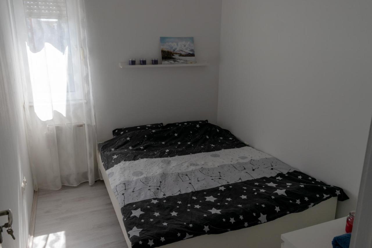 Appartement Stan Na Dan 021 à Novi Sad Extérieur photo