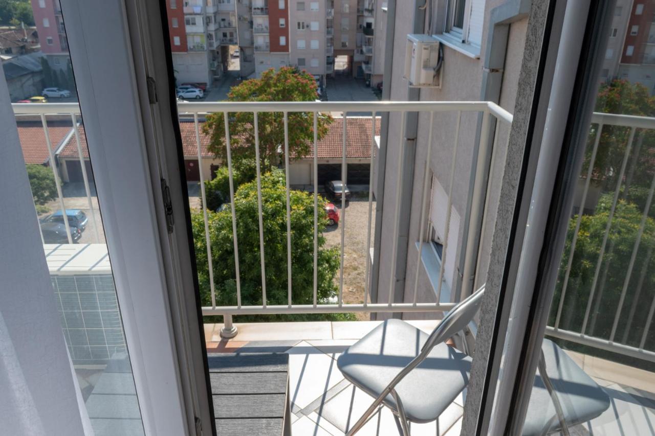 Appartement Stan Na Dan 021 à Novi Sad Extérieur photo
