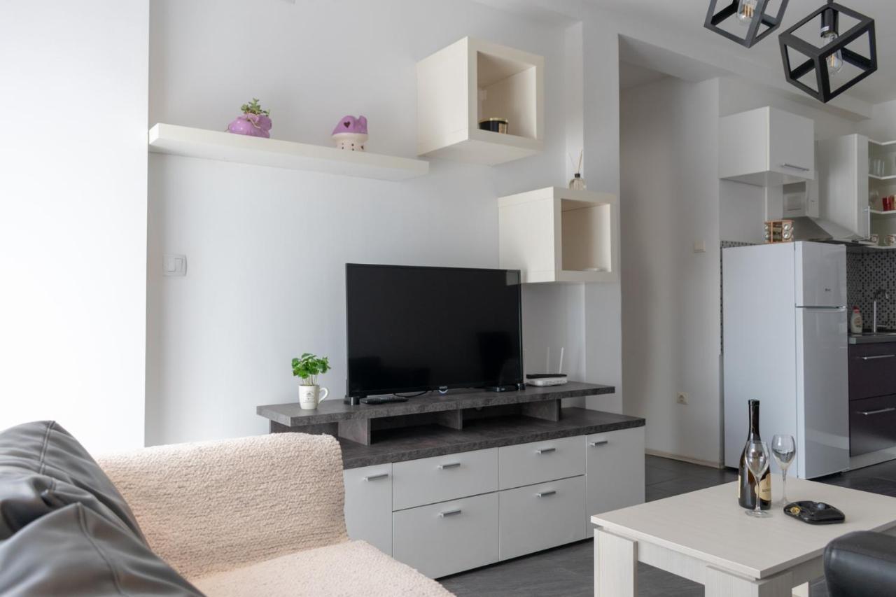 Appartement Stan Na Dan 021 à Novi Sad Extérieur photo