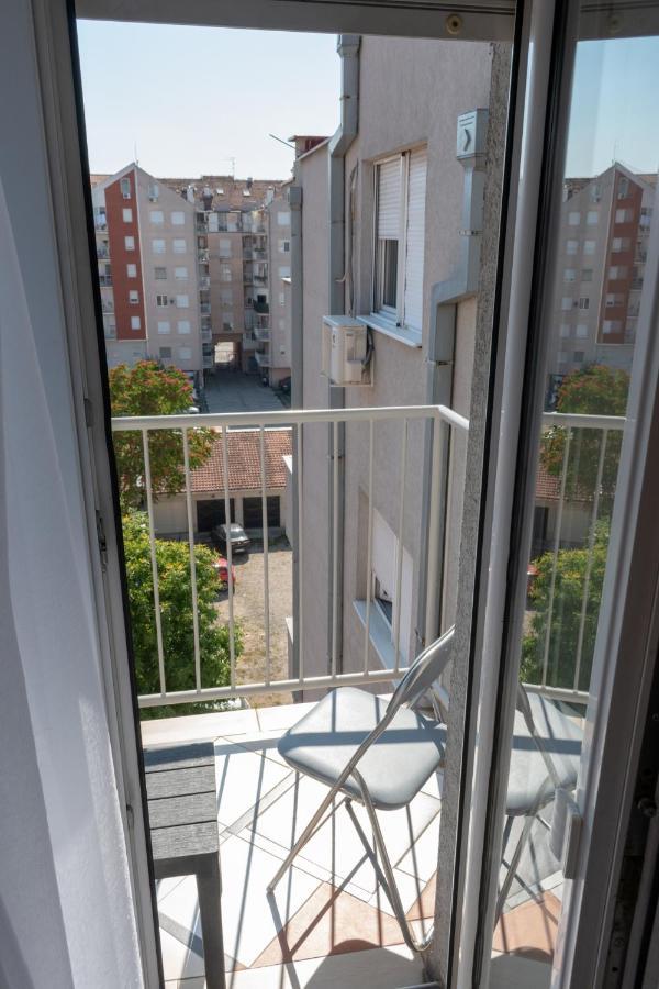Appartement Stan Na Dan 021 à Novi Sad Extérieur photo