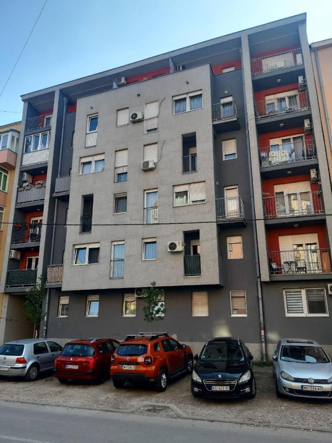 Appartement Stan Na Dan 021 à Novi Sad Extérieur photo